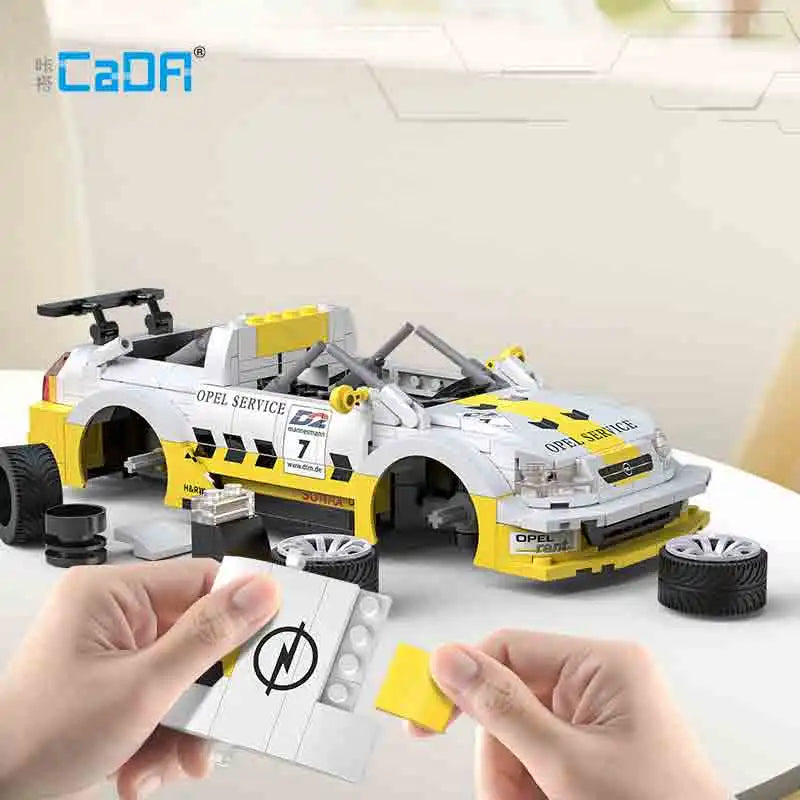 Voiture de Course Télécommandée CaDA – Opel Astra V8 Coupé (330 pièces)